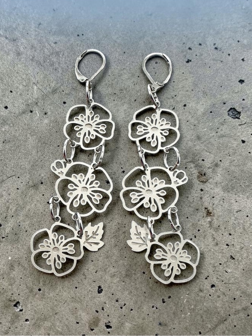 🆕 May Birth Flower (HAWTHORN) Dangle Earrings